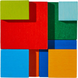zoom sur les pièces en bois du jeu d'assemblage en 3D cube multicolore