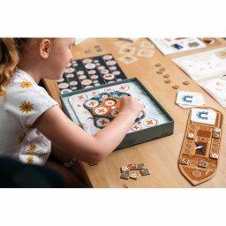 enfant jouant à Toko Island