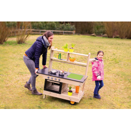 Enfant et Adulte déplaçant la Cuisine Mobile TopTrike