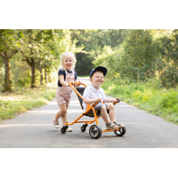 Enfants jouant avec le Buggy TopTrike