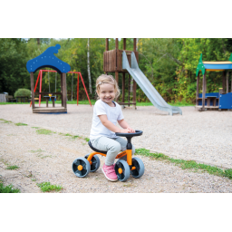 Enfant utilisant le vélo Little Driver TopTrike