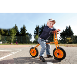 Enfant sur le vélo Top Bike TopTrike