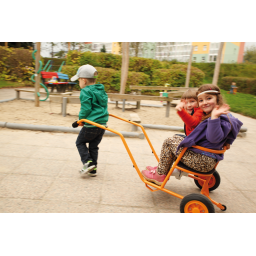 Enfants jouant avec le Pousse Pousse TopTrike