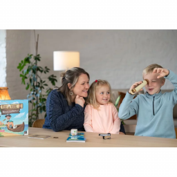 Famille jouant à  Ile en Vue Moussaillons !