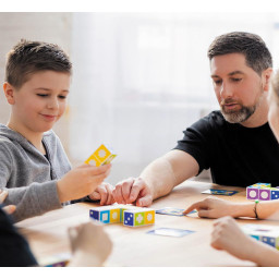 Personnes jouant à  Deblok Junior