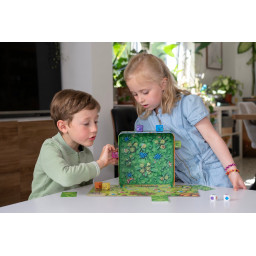 Enfants jouant à Escargots Prêts ? Partez !