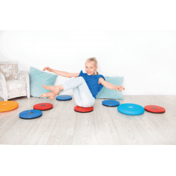 Enfant jouant avec Spin & Balance