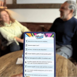personnes jouant au jeu d'ambiance Traq