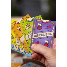 main tenant des cartes Actions du jeu Flip 7 Soif de Vengeance de Catch Up
